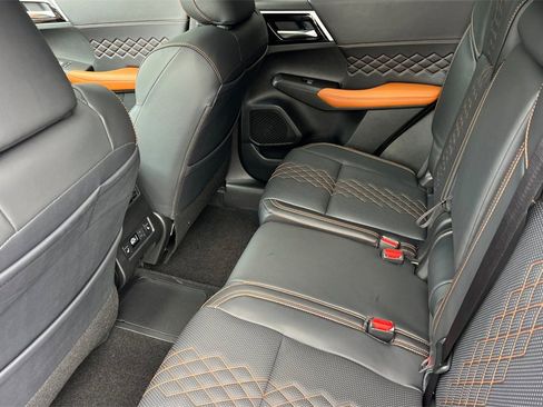 New 2025 Mitsubishi Outlander SEL image 13