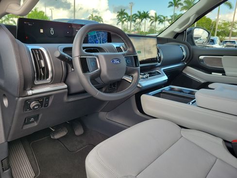 New 2026 Ford Expedition Platinum w/ Platinum Ultimate Package AWD/4WD image 9