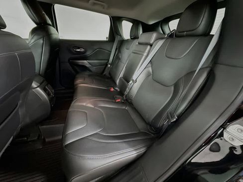 Used 2019 Jeep Cherokee Limited AWD/4WD image 14