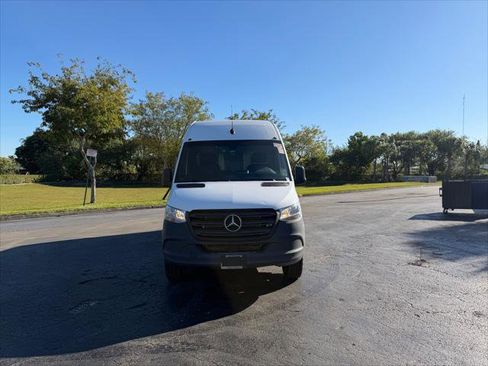Used 2022 Mercedes-Benz Sprinter 2500 image 7