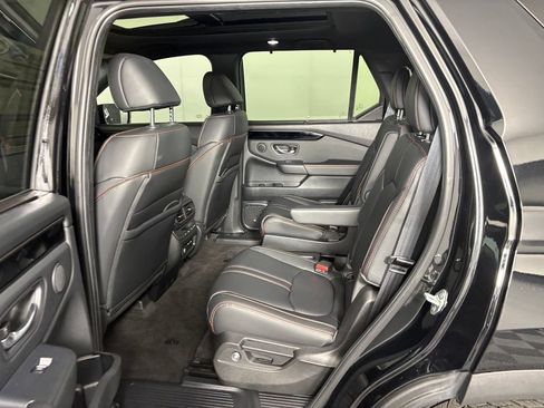 Used 2025 Honda Pilot TrailSport image 29