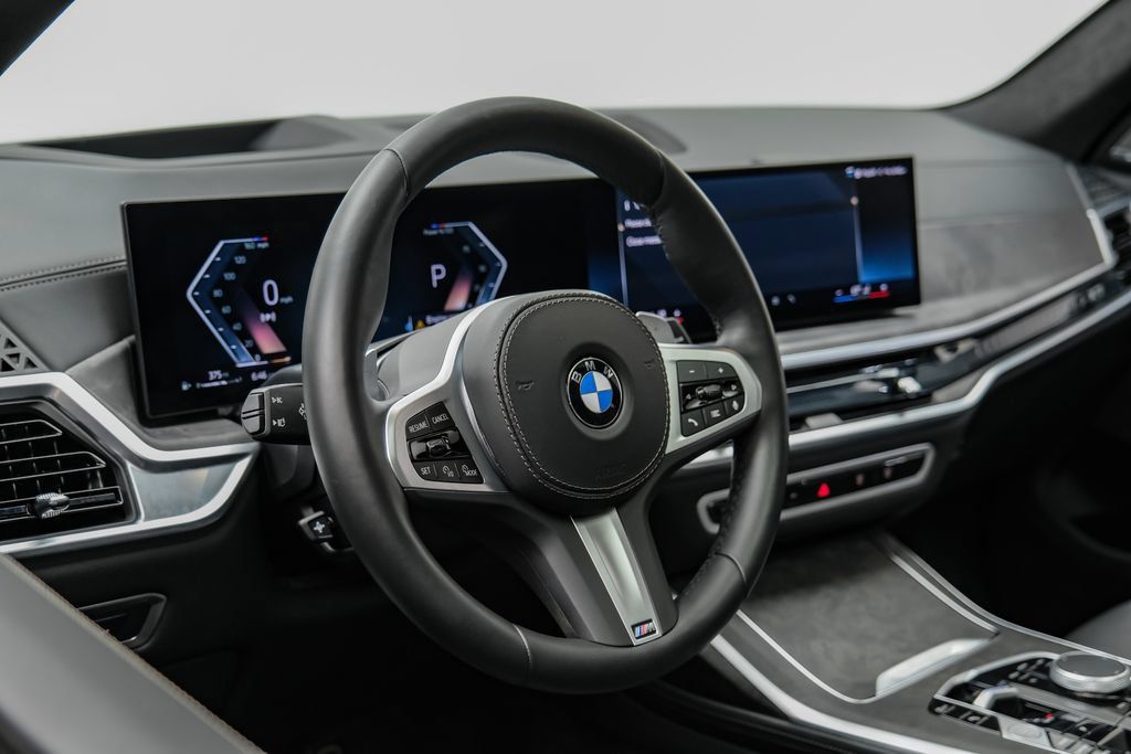 Used 2025 BMW X7 xDrive40i AWD/4WD image 17