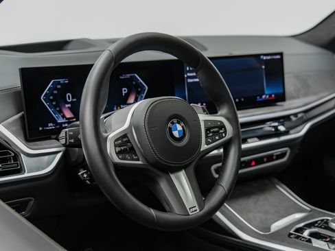 Used 2025 BMW X7 xDrive40i AWD/4WD image 17