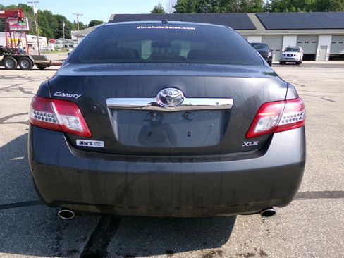 Used 2010 Toyota Camry XLE FWD image 5