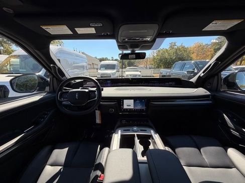 New 2025 Lincoln Navigator L Reserve w/ Jet Appearance Package image 11
