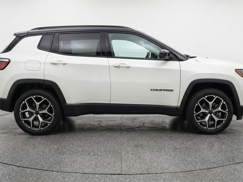 Used 2025 Jeep Compass Limited AWD/4WD image 11