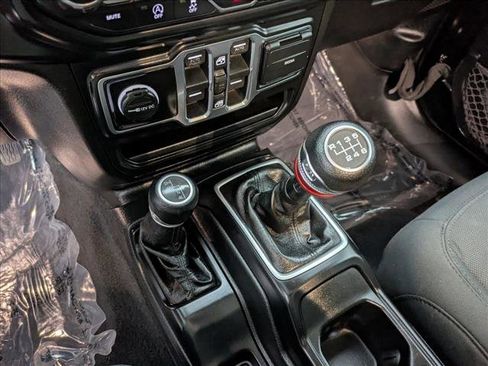 Used 2019 Jeep Wrangler Unlimited Sport S AWD/4WD image 13