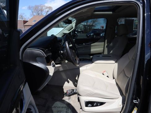 Used 2020 Cadillac Escalade Luxury RWD image 19