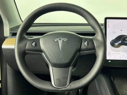 Used 2022 Tesla Model Y Long Range AWD/4WD image 23