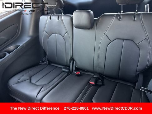 New 2026 Chrysler Pacifica Select image 16