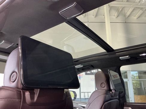 Used 2021 Cadillac Escalade ESV Sport Platinum RWD image 5