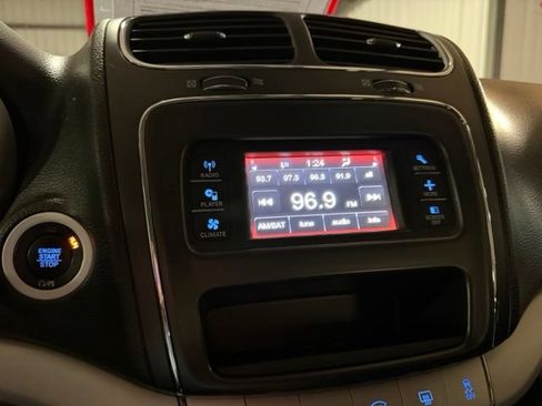 Used 2018 Dodge Journey SE w/ Popular Equipment Group FWD image 17