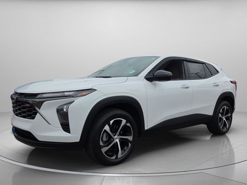 Used 2024 Chevrolet Trax RS w/ Driver Confidence Package image 2