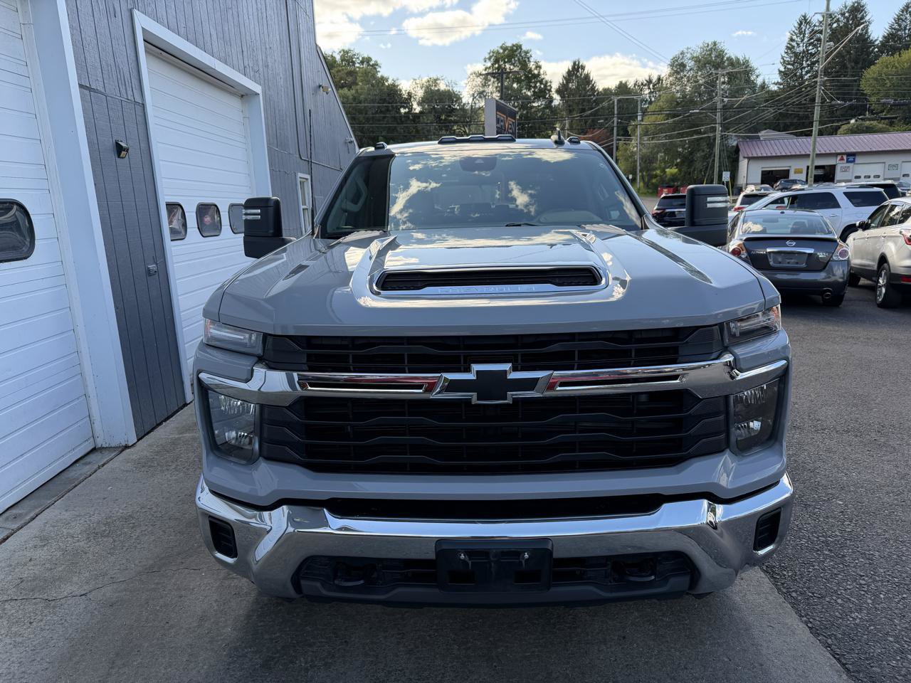 Used 2024 Chevrolet Silverado 3500 LT AWD/4WD image 2