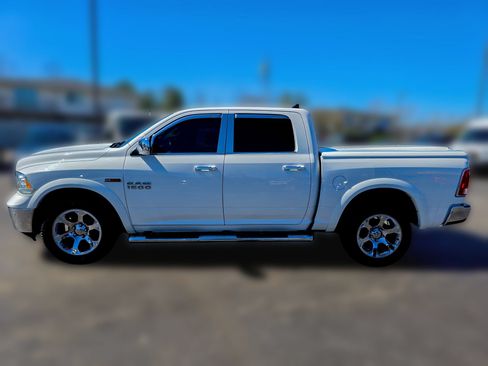 Used 2018 RAM 1500 Laramie w/ Convenience Group AWD/4WD image 9