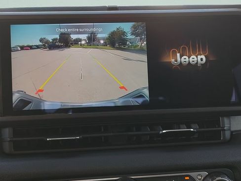 Used 2024 Jeep Gladiator Sport AWD/4WD image 17