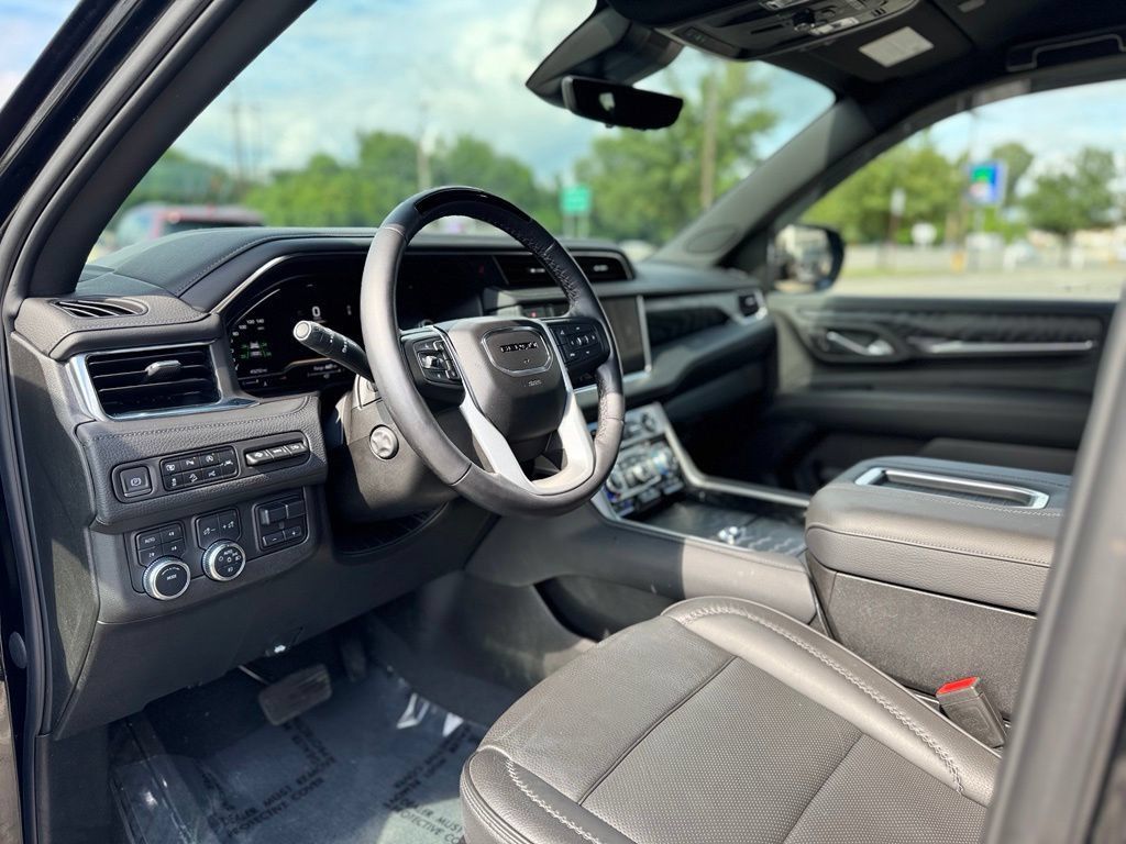 Used 2023 GMC Yukon Denali w/ Advanced Technology Package AWD/4WD image 15