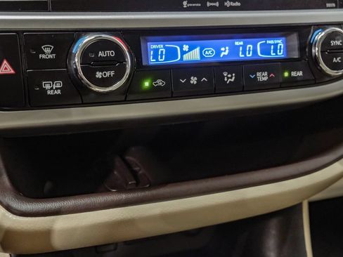 Used 2018 Toyota Highlander XLE FWD image 24
