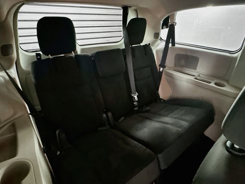 Used 2018 Dodge Grand Caravan SE FWD image 27