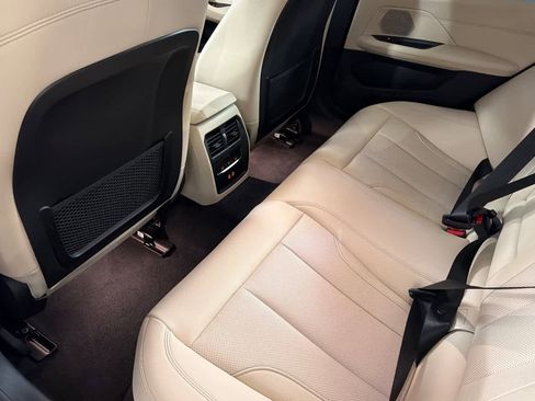 Used 2023 BMW i4 eDrive35 image 4