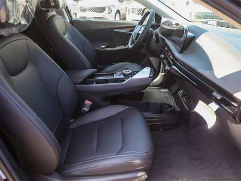 New 2025 Kia EV6 Wind image 9