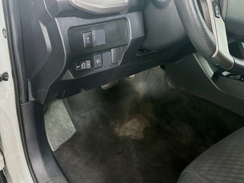Used 2021 Toyota Tacoma SR5 AWD/4WD image 16
