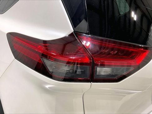 Used 2023 Nissan Rogue SL w/ SL Premium Package image 29