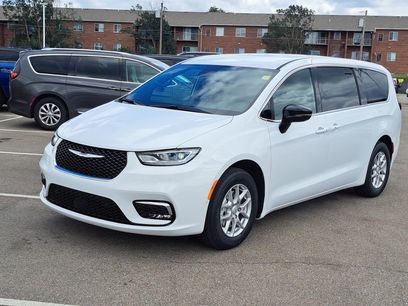 New 2026 Chrysler Pacifica Select