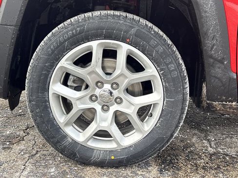 Used 2018 Jeep Renegade Latitude w/ Cold Weather Group image 32