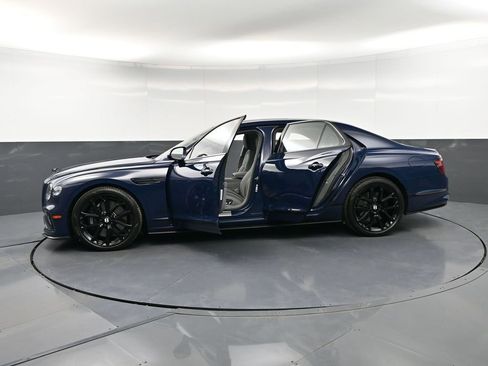 Used 2025 Bentley Flying Spur Plug-In Hybrid image 42