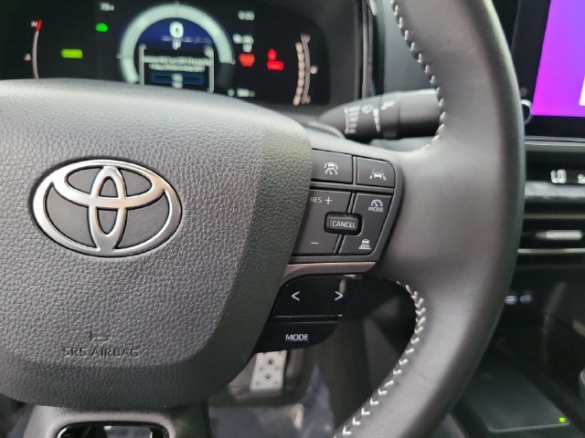 Used 2025 Toyota Camry SE FWD image 16