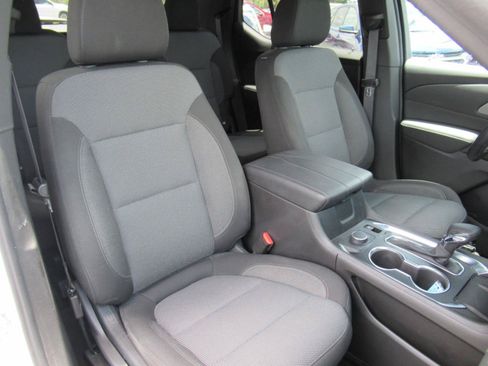 Certified 2023 Chevrolet Traverse LT FWD image 9