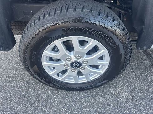 Used 2025 Toyota Tacoma SR5 w/ SR5 Upgrade Package AWD/4WD image 30