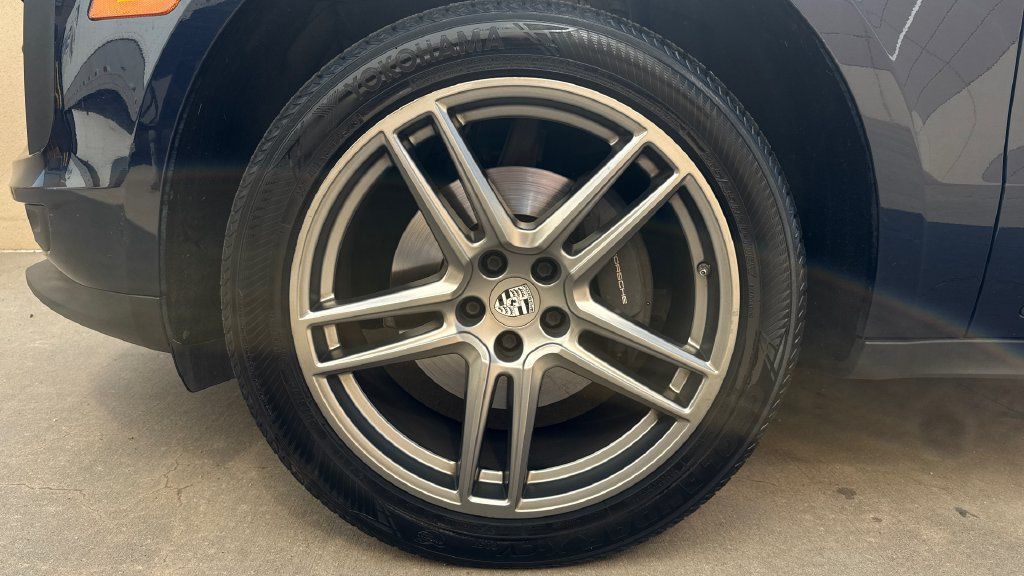 Used 2019 Porsche Macan AWD/4WD image 15
