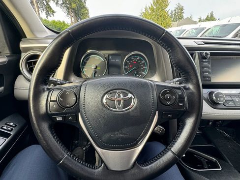 Used 2017 Toyota RAV4 XLE AWD/4WD image 15