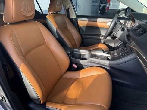 Used 2015 Lexus CT 200h w/ Navigation Package FWD image 7