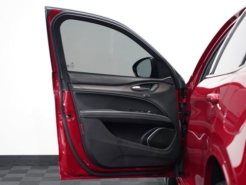 Used 2021 Alfa Romeo Stelvio Ti w/ Nero Edizione image 20