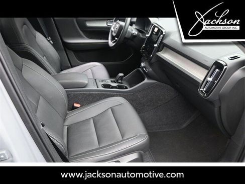 Certified 2025 Volvo XC40 B5 Core w/ Protection Package Premier image 29