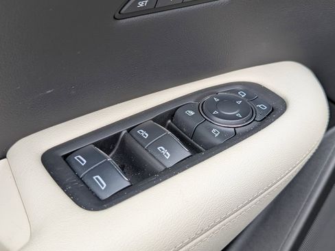 Certified 2025 Cadillac XT5 Sportv w/ Technology Package image 19