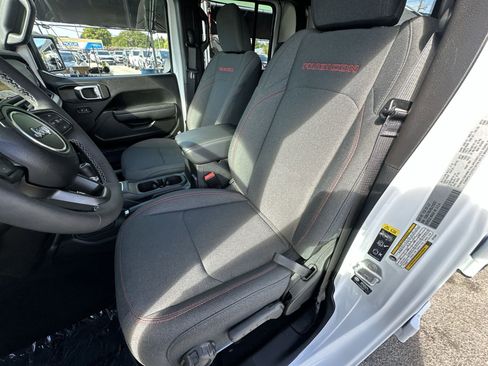 Used 2025 Jeep Gladiator Rubicon w/ Safety Group AWD/4WD image 13