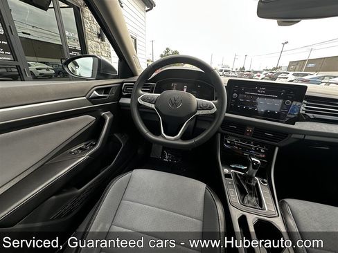 Used 2026 Volkswagen Jetta SE FWD image 18