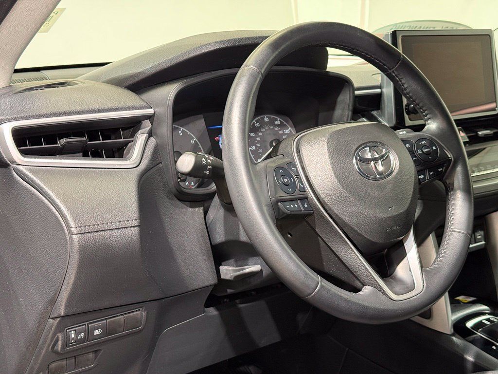 Certified 2023 Toyota Corolla Cross LE w/ Moonroof Package AWD/4WD image 17
