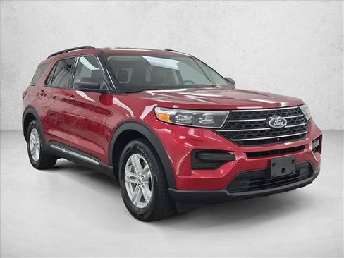 Used 2023 Ford Explorer XLT RWD image 3