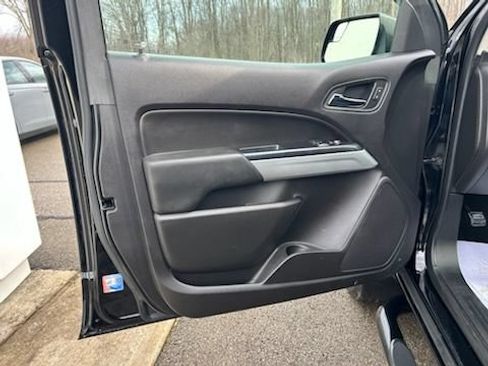 Used 2017 Chevrolet Colorado LT AWD/4WD image 9