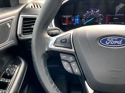 Used 2019 Ford Edge Titanium image 22