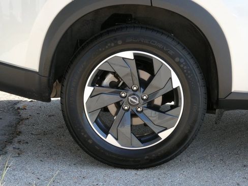 Used 2024 Nissan Rogue SV image 19