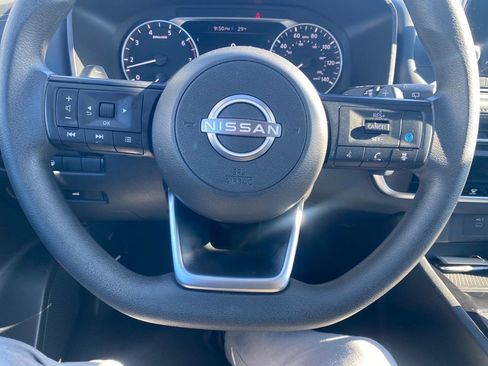 Used 2024 Nissan Rogue SV image 12