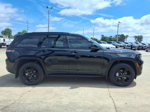 Used 2023 Jeep Grand Cherokee Limited w/ Black Appearance Package RWD image 8