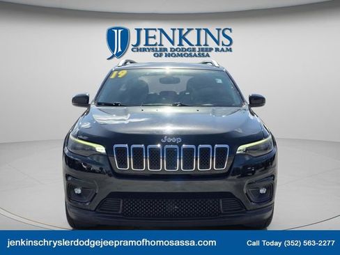 Used 2019 Jeep Cherokee Latitude Plus w/ Comfort/Convenience Group image 12