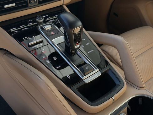 Used 2023 Porsche Cayenne image 27